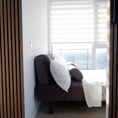 Modern Luxury Waterfront Condo Мисисага Екстериор снимка