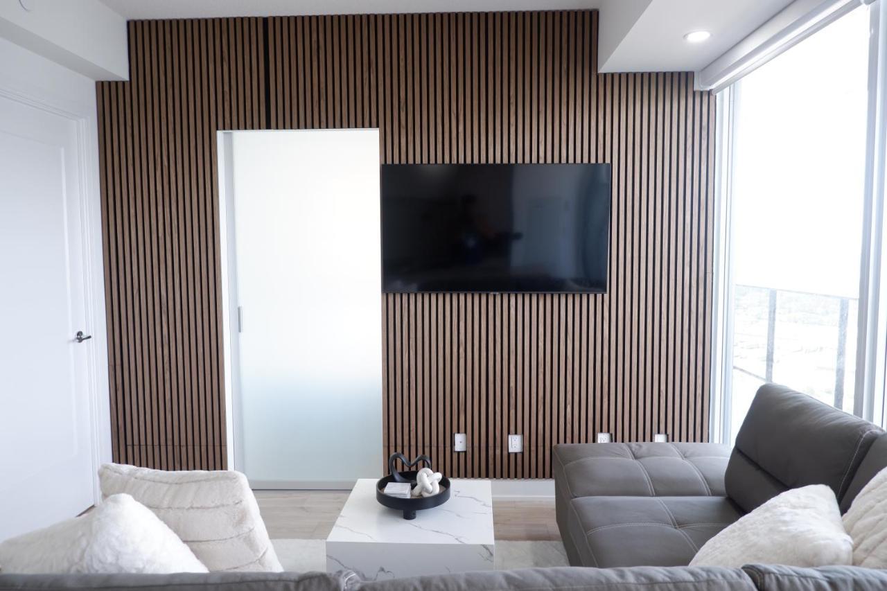 Modern Luxury Waterfront Condo Мисисага Екстериор снимка